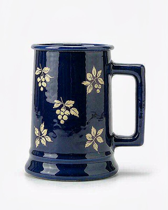 Berry Bloom Pint Mug in Navy